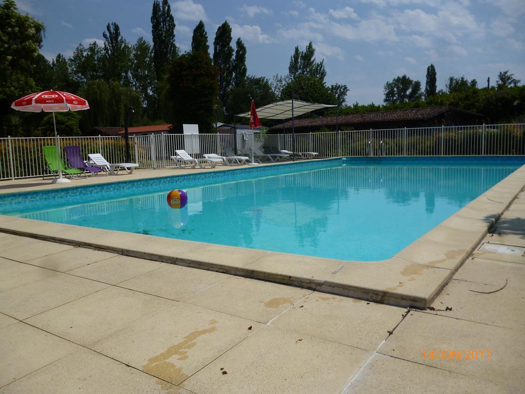 Camping Le Mouliat Hotel Moncrabeau ภายนอก รูปภาพ