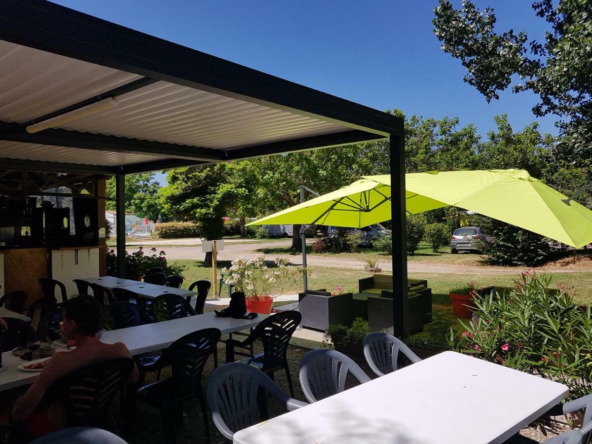 Camping Le Mouliat Hotel Moncrabeau ภายนอก รูปภาพ